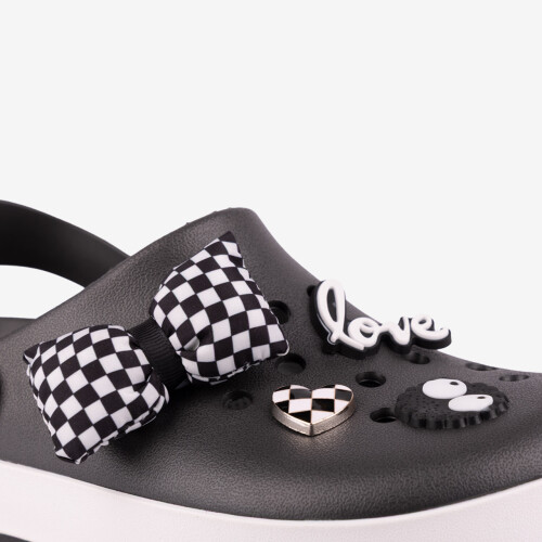 AMULETZ Checkmate Love