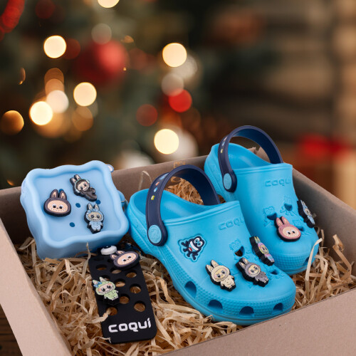 Vánoční balíček s Labubu