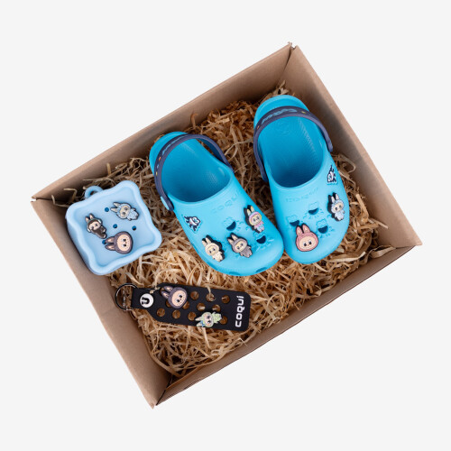 Vánoční balíček s Labubu