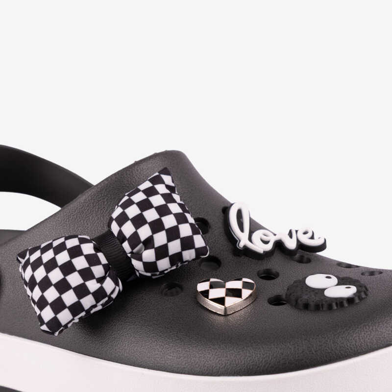 AMULETZ Checkmate Love